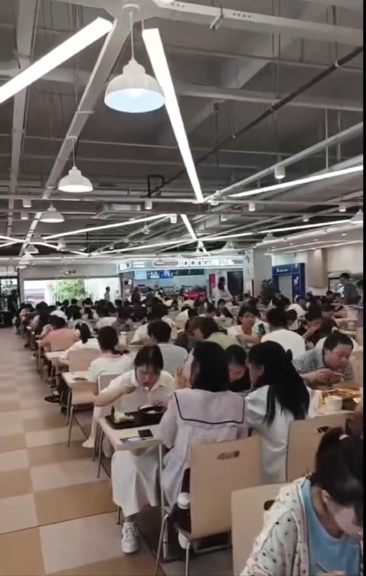 珠海高中全封闭食堂招 大众餐