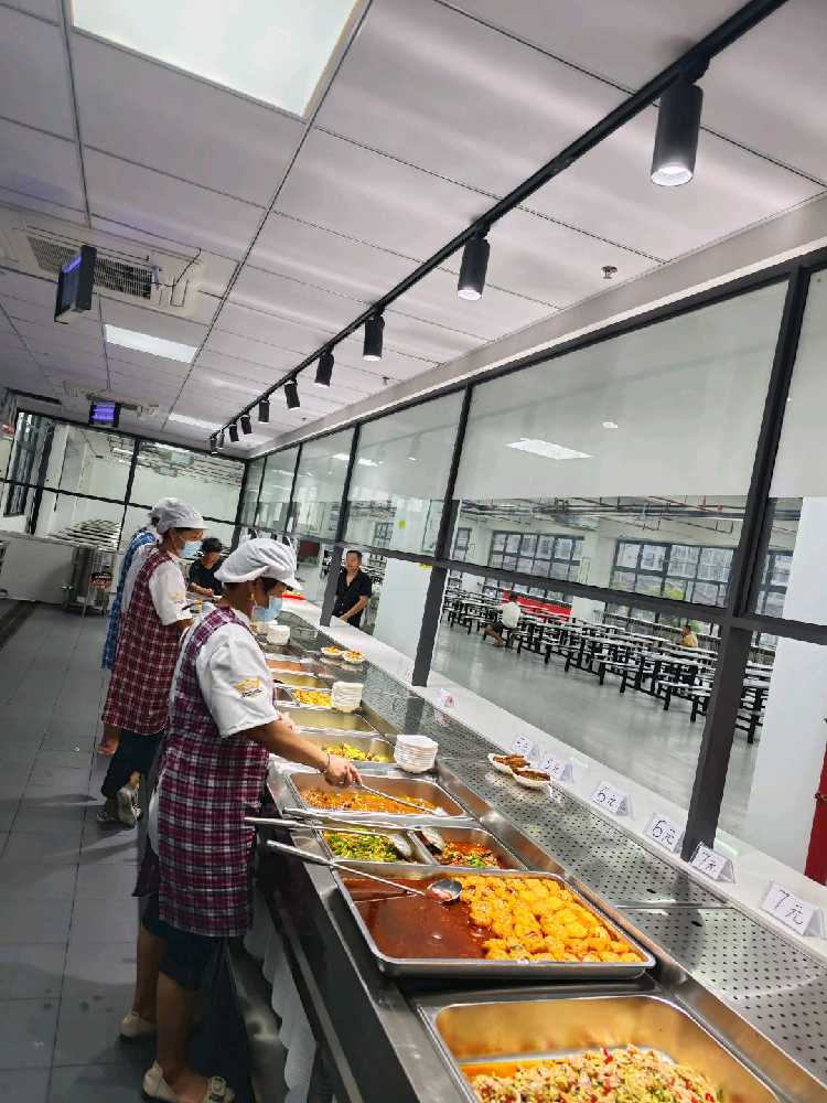 2000多人園區(qū)食堂轉(zhuǎn)讓