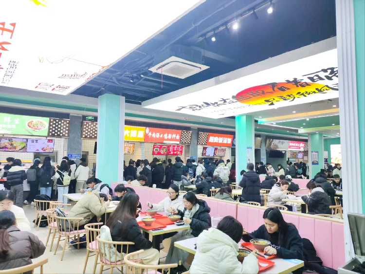浙江地區(qū)某高校食堂