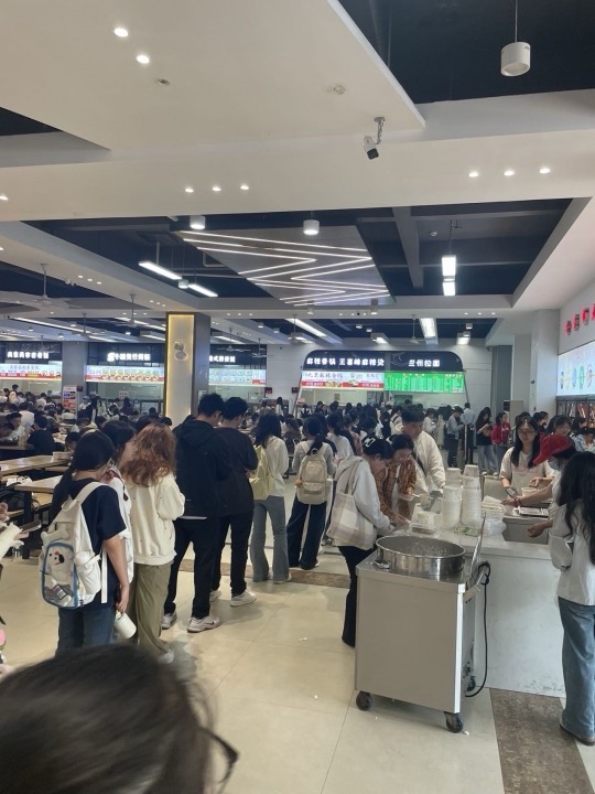江西贛州某萬人大學食堂外包