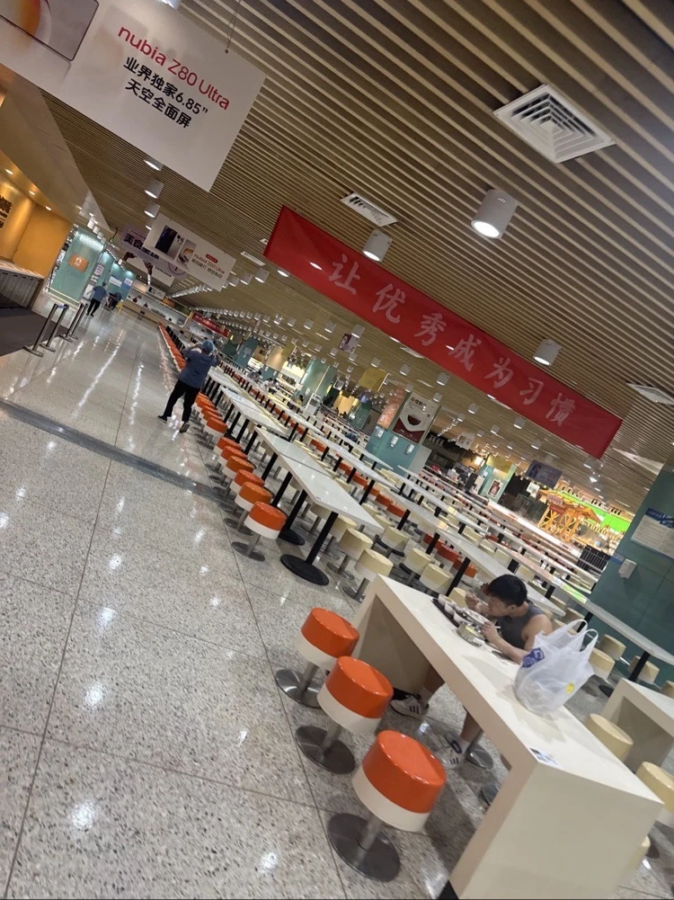 深圳南山万人园区，黄金档口