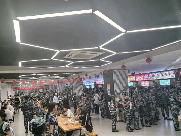 公办本科大学餐厅    档口面向社会招商