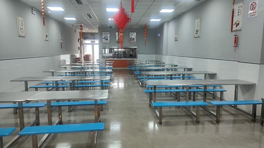 江阴JJAT模具工厂200-300人食堂用餐